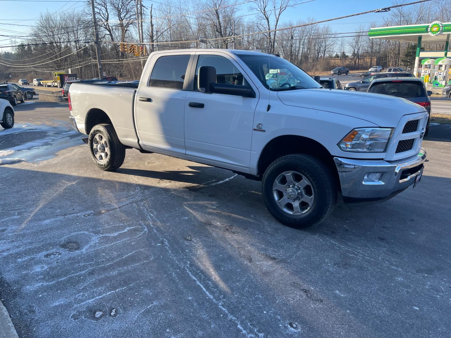 2016 White /Black RAM 2500 Outdoorsman Crew Cab SWB 4WD (3C6UR5DL4GG) with an 6.7L I6 OHV 24V TURBO DIESEL engine, 6A transmission, located at 11115 Chardon Rd. , Chardon, OH, 44024, (440) 214-9705, 41.580246, -81.241943 - Photo#3